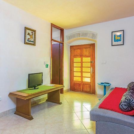 Pet Friendly Apartment In Porec With Wifi Экстерьер фото