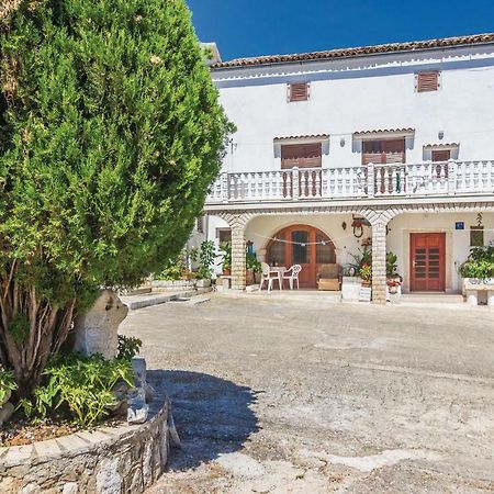 Pet Friendly Apartment In Porec With Wifi Экстерьер фото