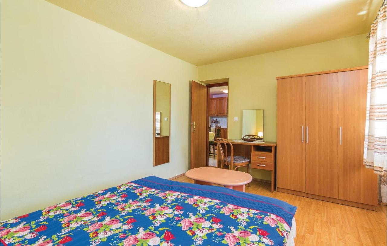 Pet Friendly Apartment In Porec With Wifi Экстерьер фото