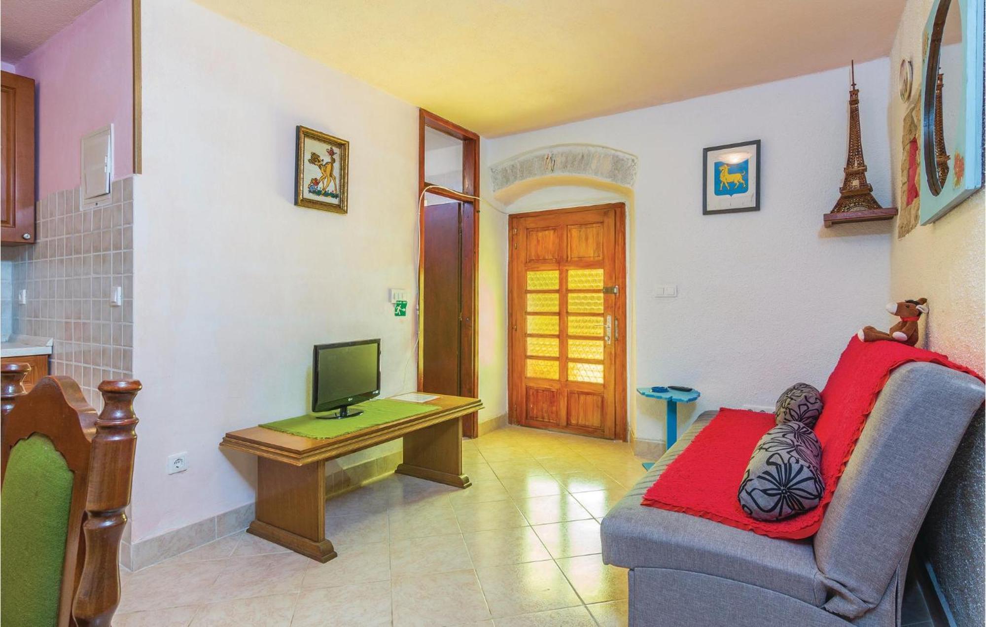Pet Friendly Apartment In Porec With Wifi Экстерьер фото
