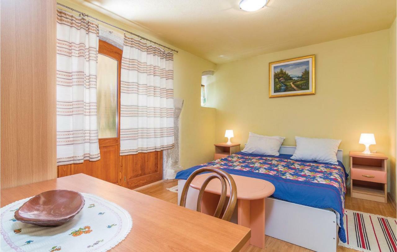 Pet Friendly Apartment In Porec With Wifi Экстерьер фото