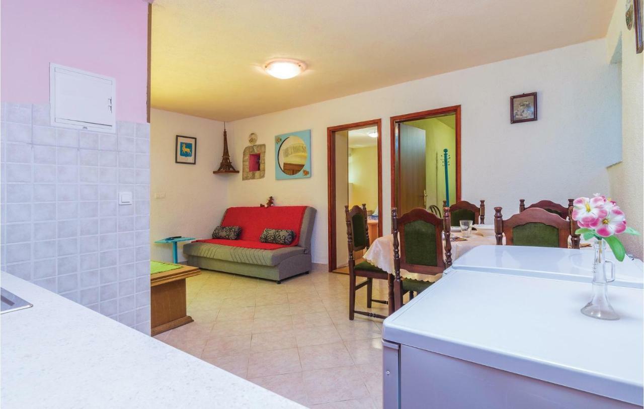 Pet Friendly Apartment In Porec With Wifi Экстерьер фото
