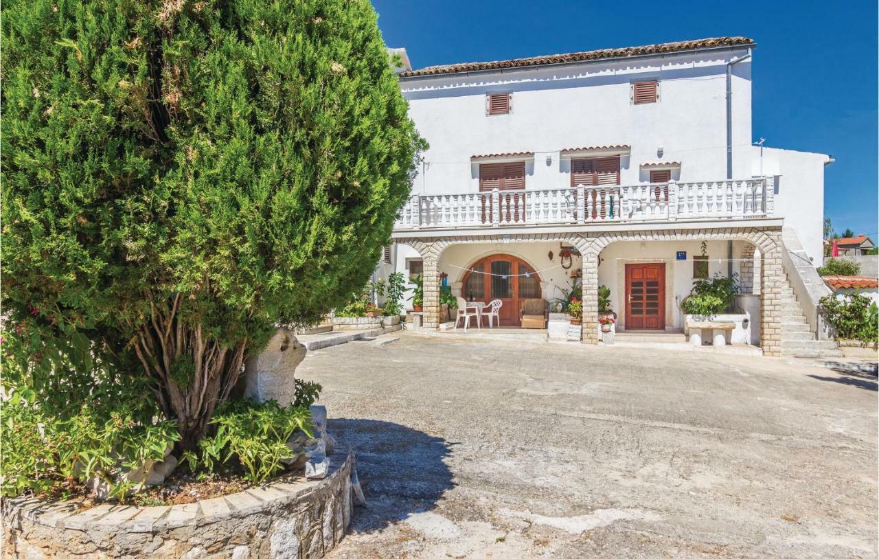 Pet Friendly Apartment In Porec With Wifi Экстерьер фото